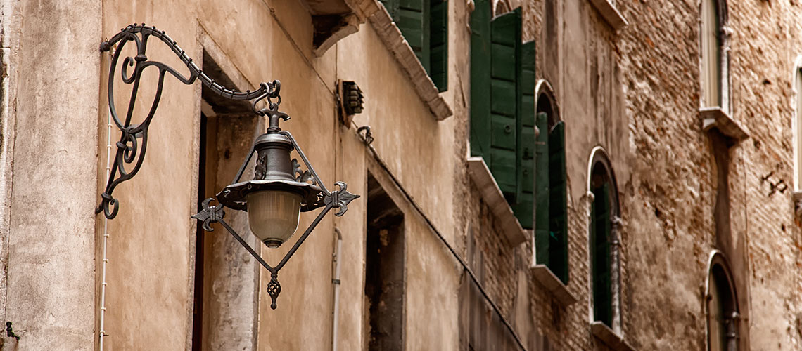HK Barlow Venice, Italy - Street Scene Pewter Lamp